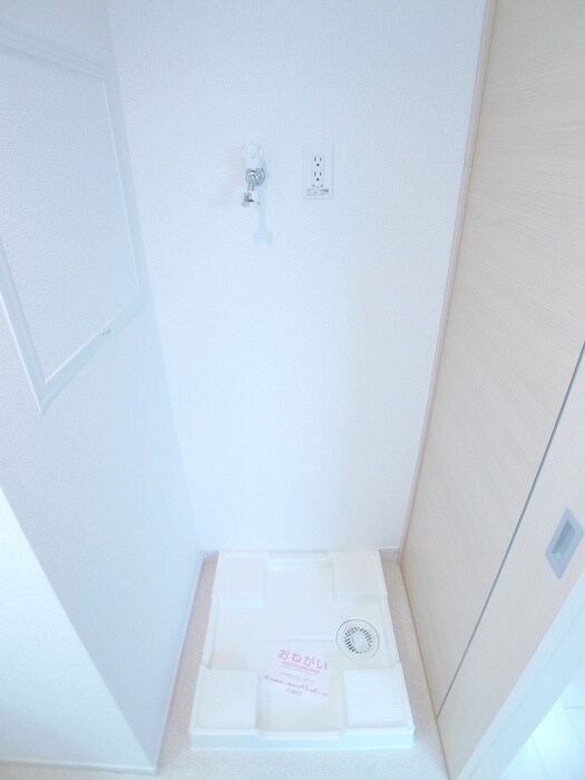 物件内観写真17　(洗濯機置場)