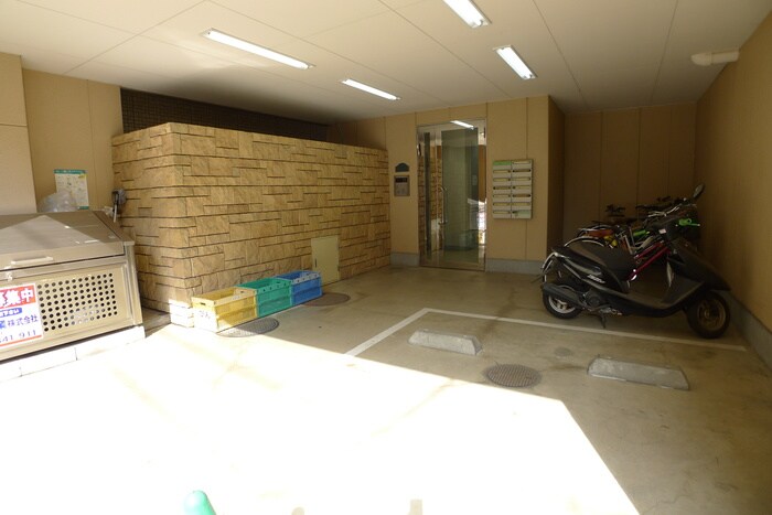 物件外観写真2　(駐車場)