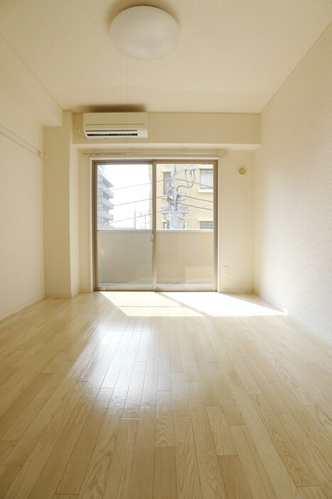 物件内観写真8　(室内からの展望)