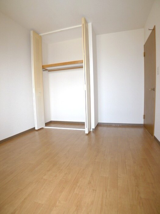 物件内観写真4　(居室)