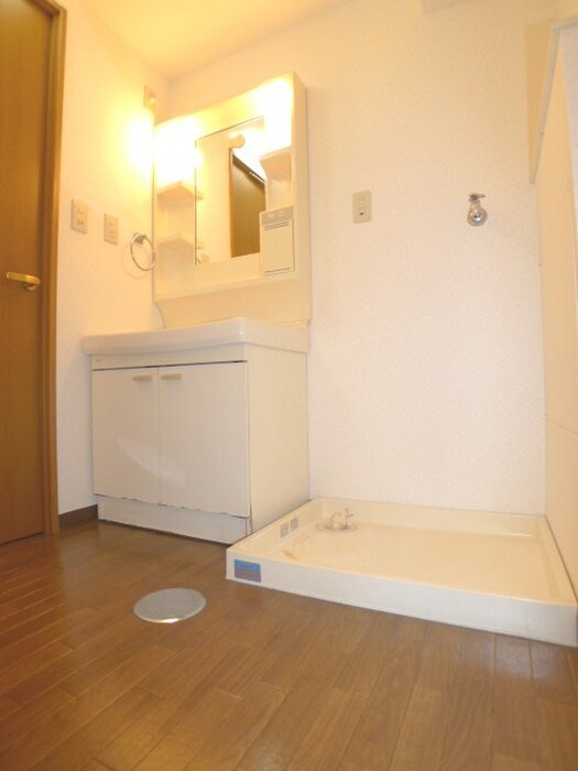 物件内観写真12　(洗濯機置場)