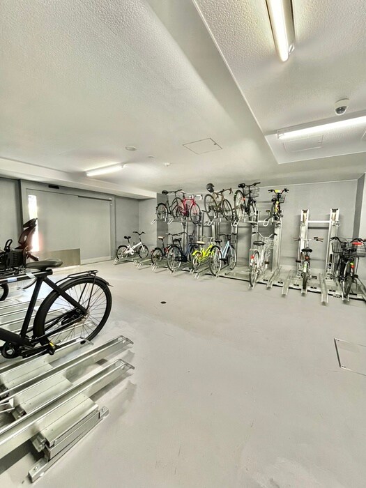 物件外観写真3　(駐輪場)