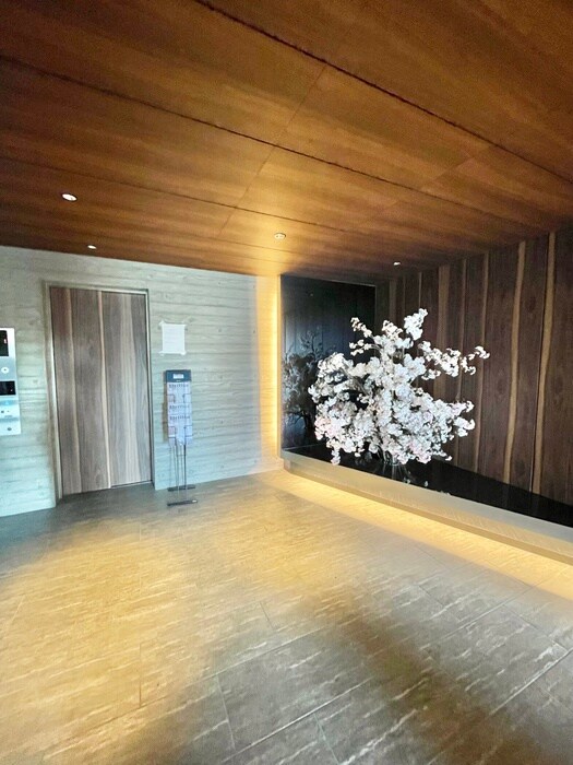 物件外観写真4　(エントランス部分)