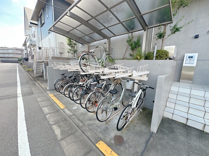 物件外観写真3　(駐輪場)