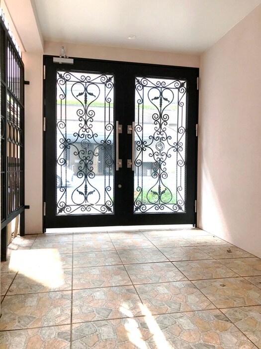 物件外観写真5　(エントランス部分)