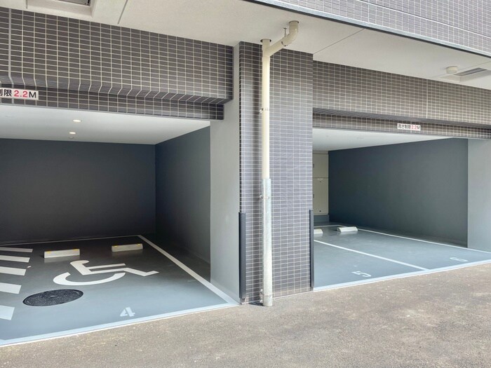 物件外観写真5　(駐車場)