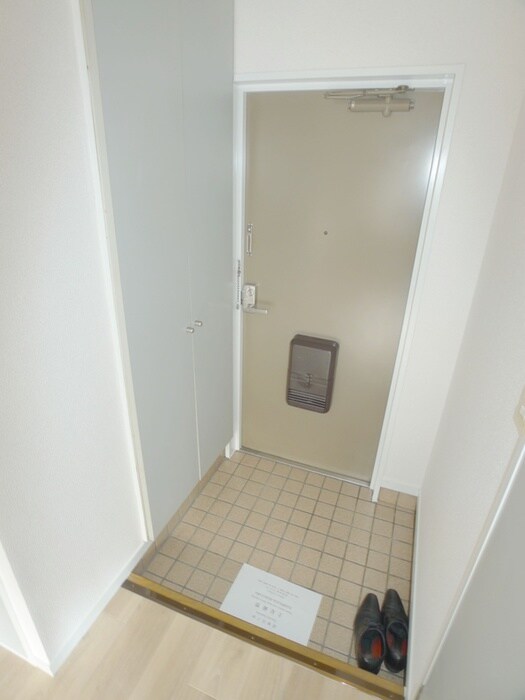 物件内観写真16　(玄関)