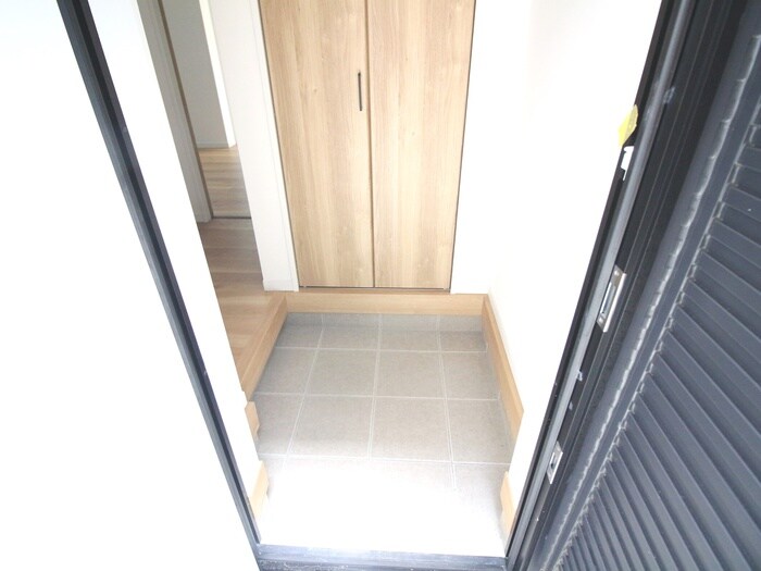 物件内観写真16　(玄関)