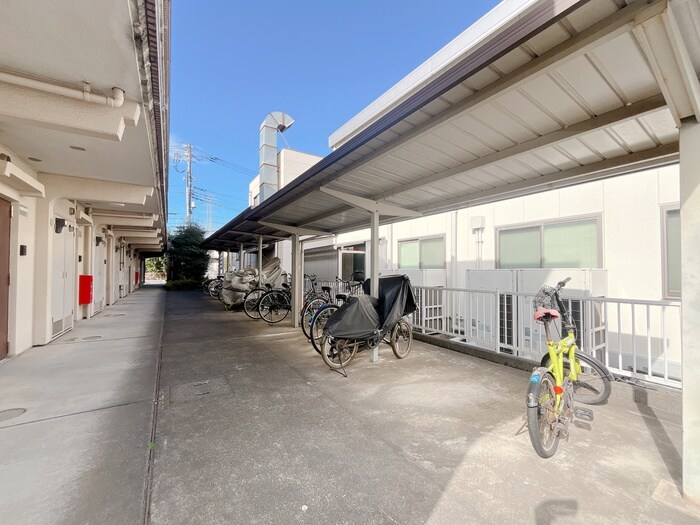 物件外観写真2　(駐輪場)