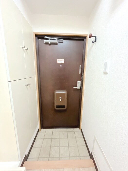 物件内観写真16　(玄関)