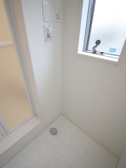 物件内観写真16　(洗濯機置場)