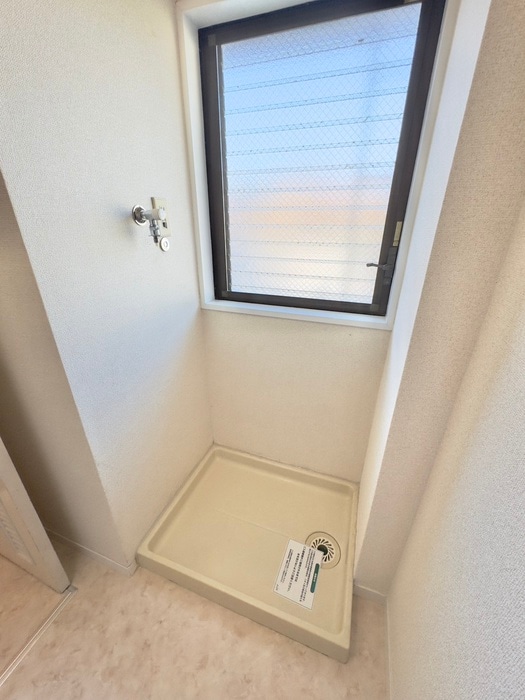 物件内観写真16　(洗濯機置場)