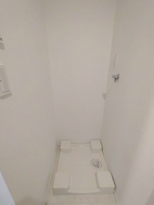 物件内観写真16　(洗濯機置場)