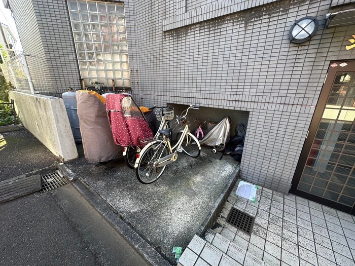 物件外観写真4　(駐輪場)