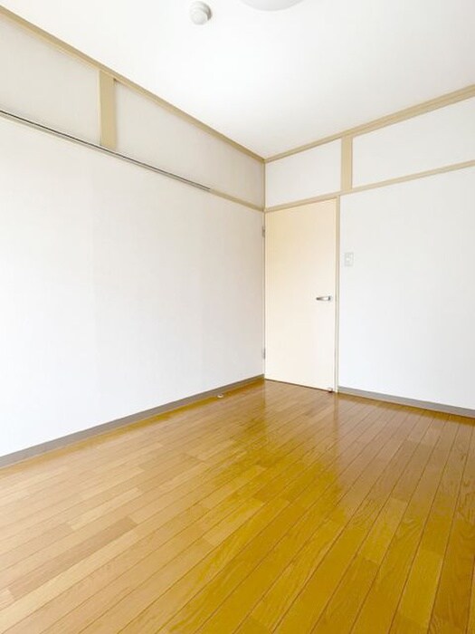 物件内観写真6　(室内からの展望)