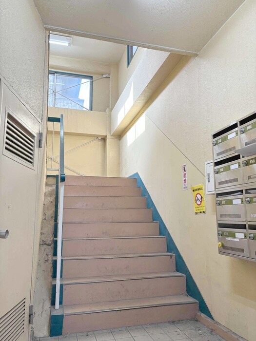 物件外観写真4　(エントランス部分)