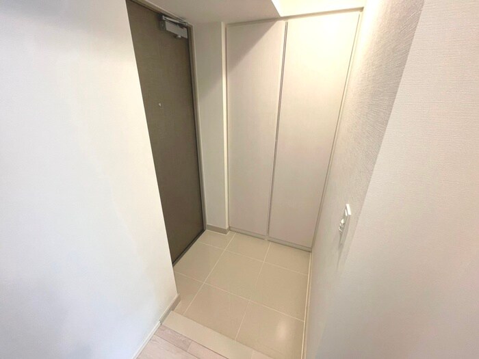 物件内観写真7　(玄関)