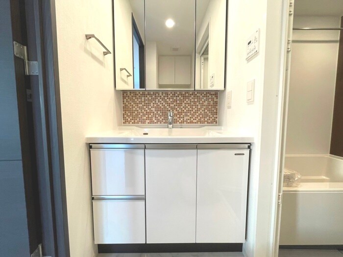 物件内観写真13　(玄関)