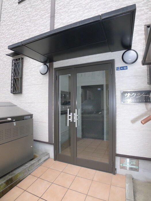 物件外観写真2　(エントランス部分)