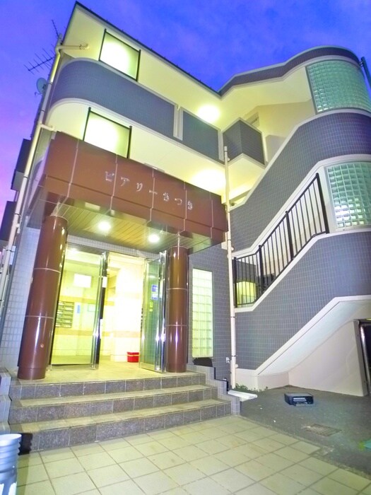 物件外観写真1　(エントランス部分)