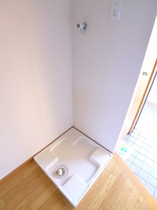 物件内観写真13　(洗濯機置場)