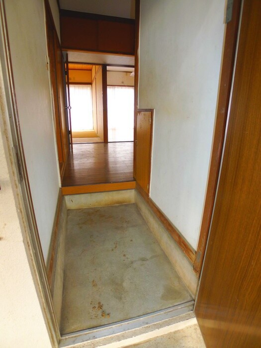 物件内観写真7　(玄関)