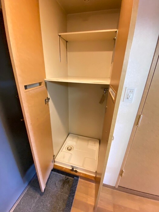 物件内観写真16　(洗濯機置場)