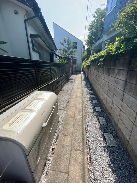 物件外観写真5　(エントランス部分)