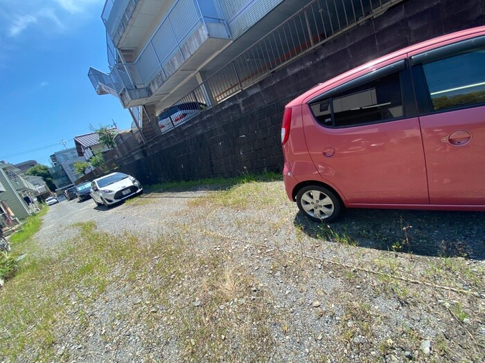 物件外観写真3　(駐車場)
