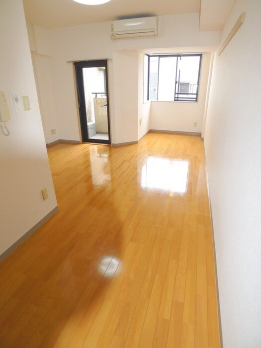 物件内観写真8　(室内からの展望)