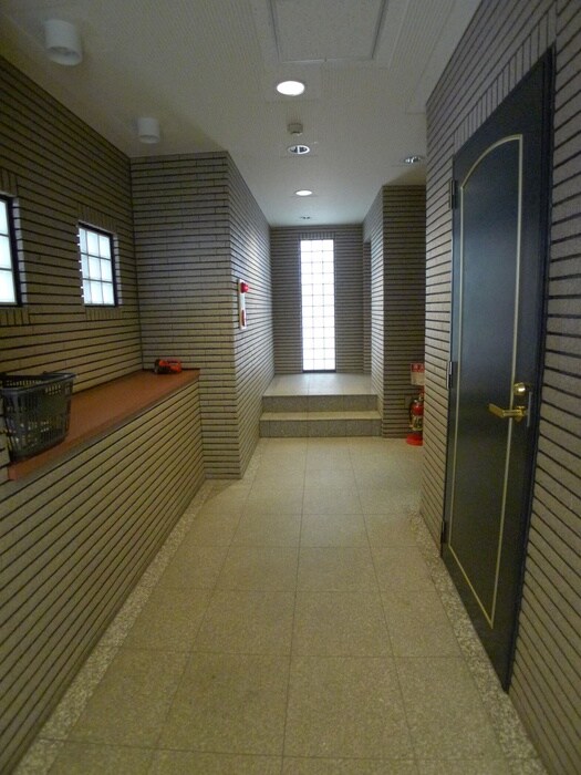 物件外観写真5　(エントランス部分)