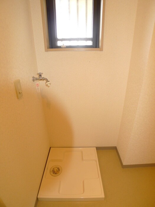 物件内観写真18　(洗濯機置場)