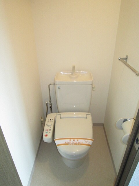 物件内観写真8　(トイレ)