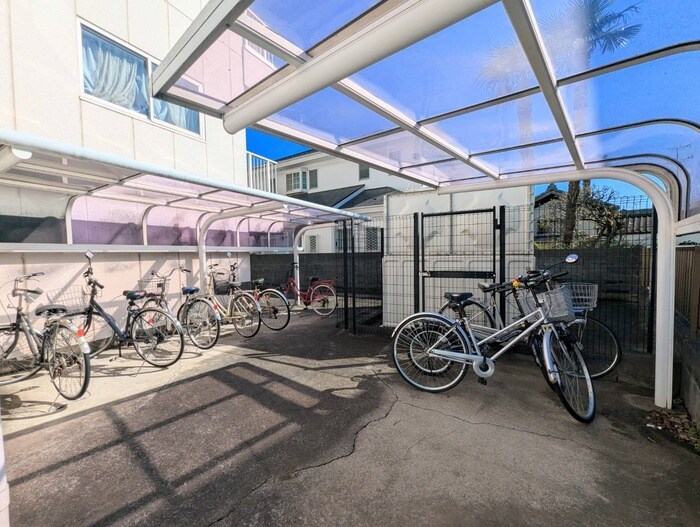 物件外観写真3　(駐輪場)