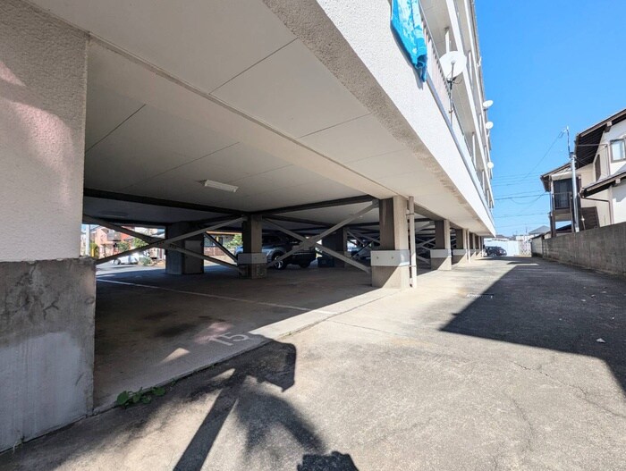 物件外観写真4　(駐車場)