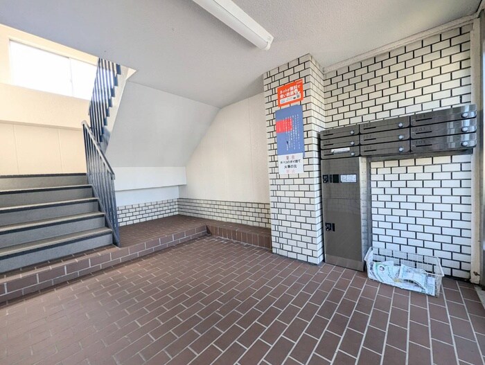 物件外観写真5　(エントランス部分)