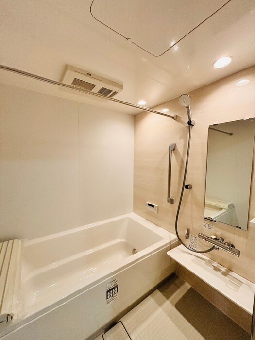 ELegante Srenoのバス