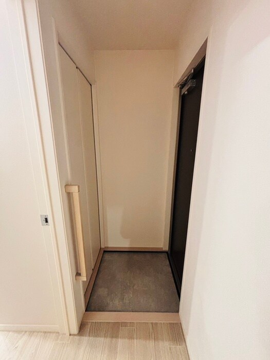 物件内観写真16　(玄関)
