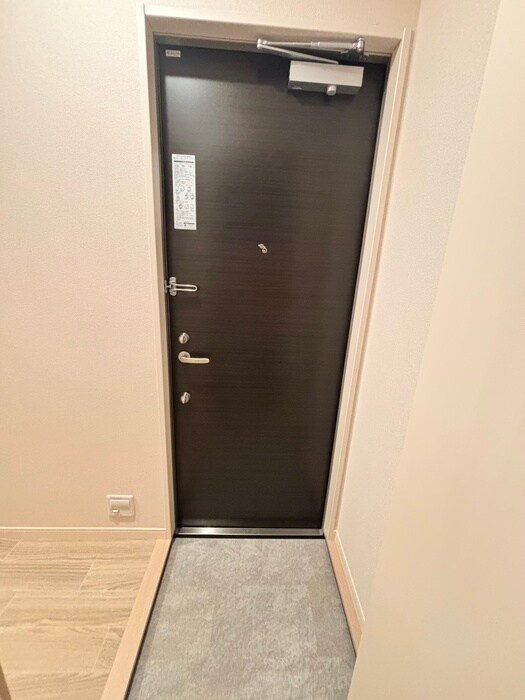 物件内観写真16　(玄関)