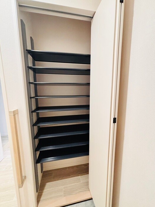 ELegante Srenoの靴箱