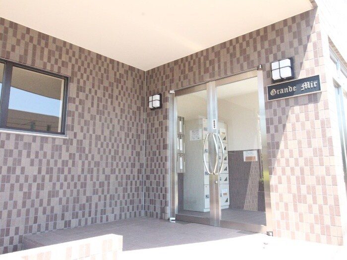 物件外観写真4　(エントランス部分)