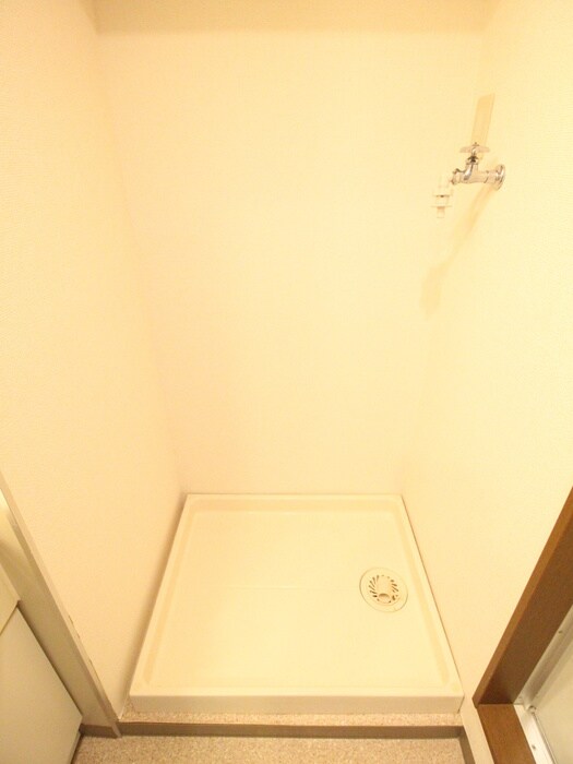 物件内観写真14　(洗濯機置場)