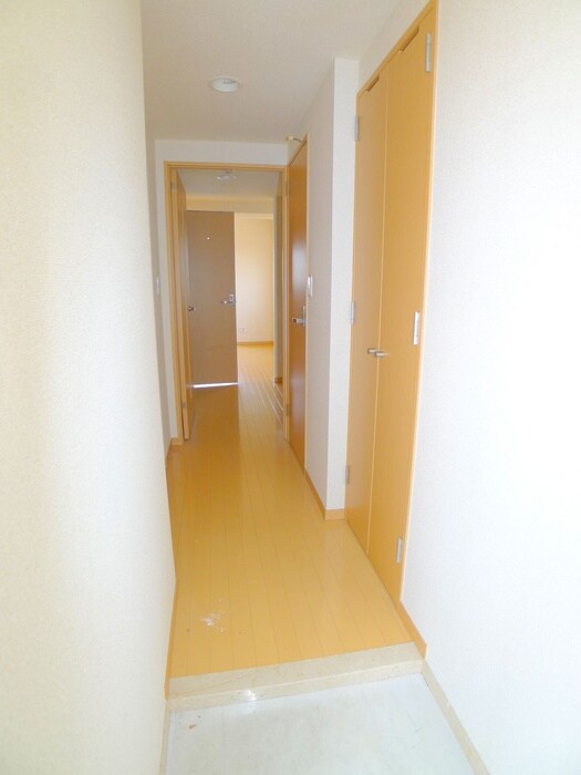 物件内観写真16　(玄関)