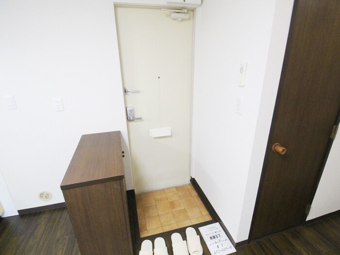 物件内観写真17　(玄関)