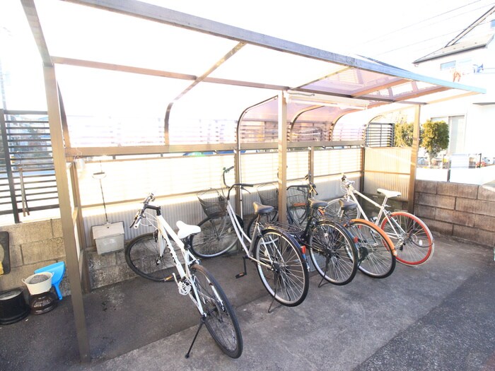 物件外観写真4　(駐輪場)