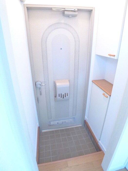 物件内観写真16　(玄関)