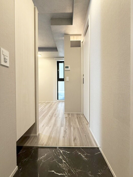 物件内観写真7　(玄関)