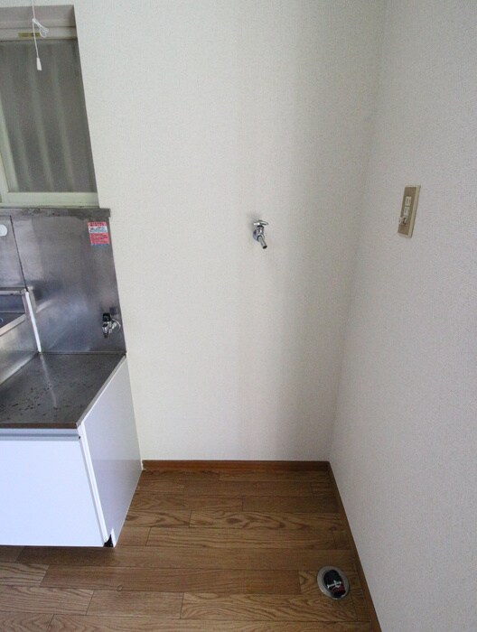 物件内観写真10　(洗濯機置場)