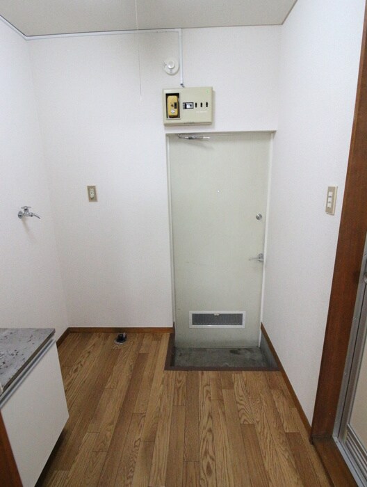 物件内観写真11　(玄関)