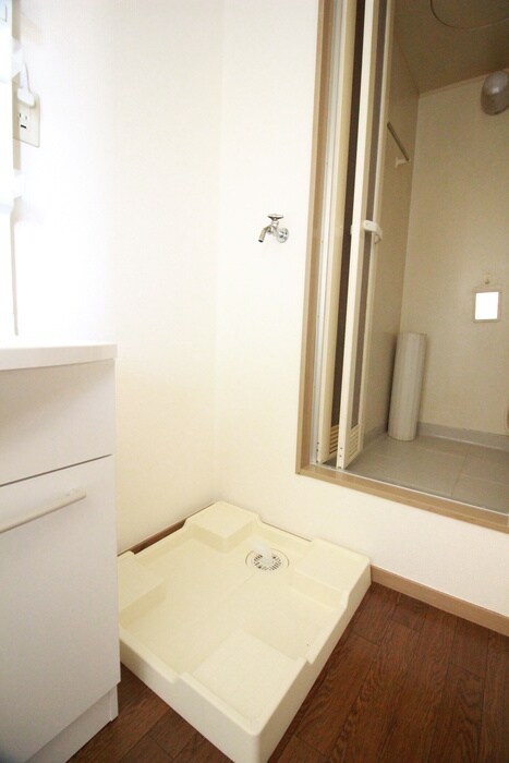 物件内観写真10　(洗濯機置場)